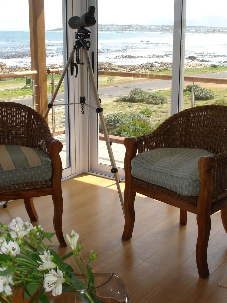 138 Marine Beachfront Guesthouse Херманус Екстериор снимка